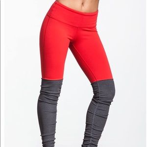 NEW Alo Yoga goddess ribbed gray black XS leggings